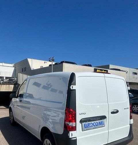 Mercedes-Benz VITO FURGONE 114 Traz Ant - Furgão: foto 2 Mercedes-Benz VITO FURGONE 114 Traz Ant - Furgão: foto 2