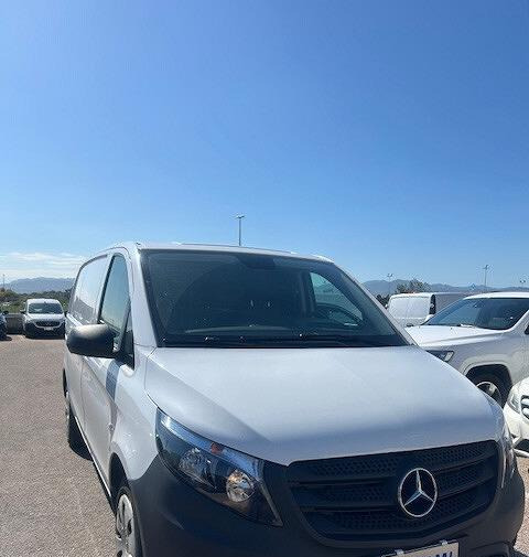Mercedes-Benz VITO FURGONE 114 Traz Ant - Furgão: foto 1 Mercedes-Benz VITO FURGONE 114 Traz Ant - Furgão: foto 1