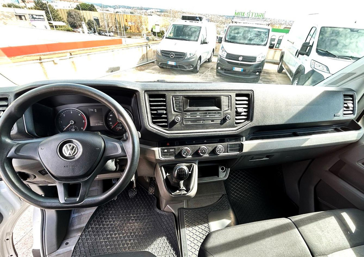 Fotografia de interior 2: Furgão Volkswagen Crafter Furgone 2.0 Tdi 143 cv L2H2
