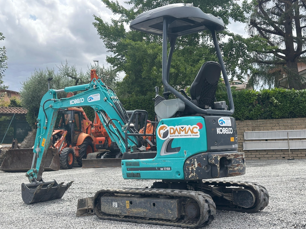 KOBELCO SK17SR-3E - Mini escavadeira: foto 3 KOBELCO SK17SR-3E - Mini escavadeira: foto 3
