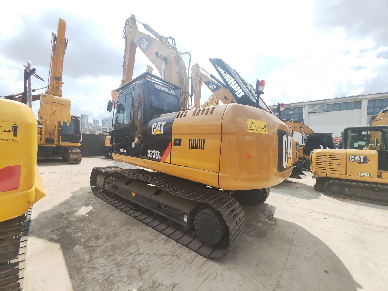 CATERPILLAR 323D - Escavadora de rastos: foto 5 CATERPILLAR 323D - Escavadora de rastos: foto 5