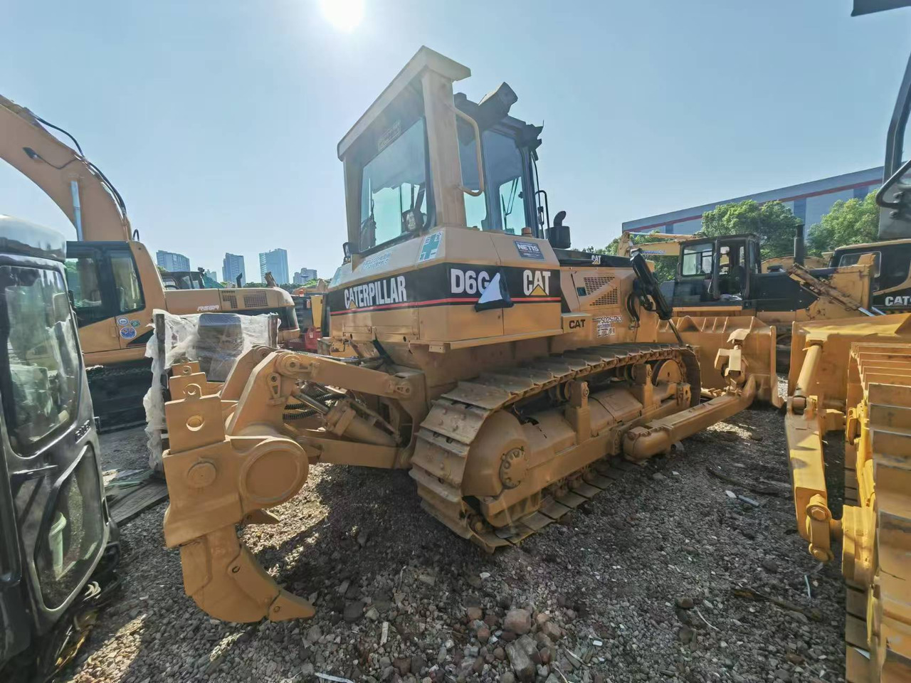 CATERPILLAR D6G - Buldôzer: foto 1 CATERPILLAR D6G - Buldôzer: foto 1