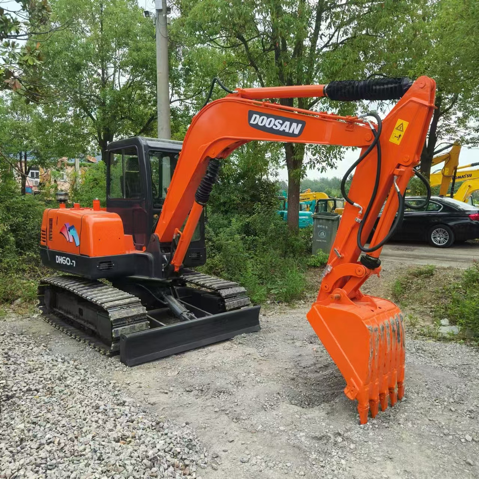 DOOSAN DH60 - Escavadora de rastos: foto 1 DOOSAN DH60 - Escavadora de rastos: foto 1