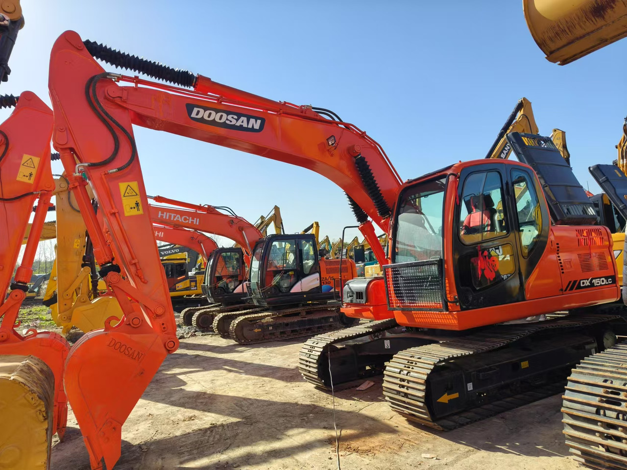 DOOSAN DX150 - Escavadeira: foto 2 DOOSAN DX150 - Escavadeira: foto 2
