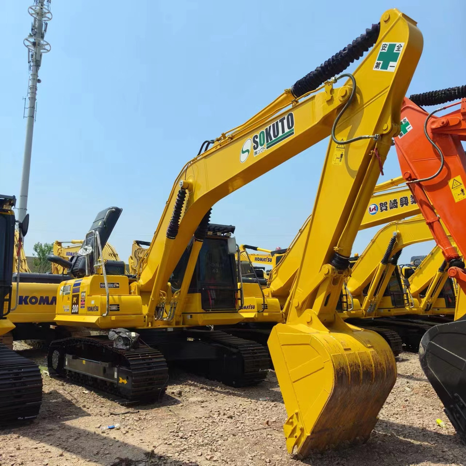 KOMATSU PC200-8MO - Escavadora de rastos: foto 1 KOMATSU PC200-8MO - Escavadora de rastos: foto 1