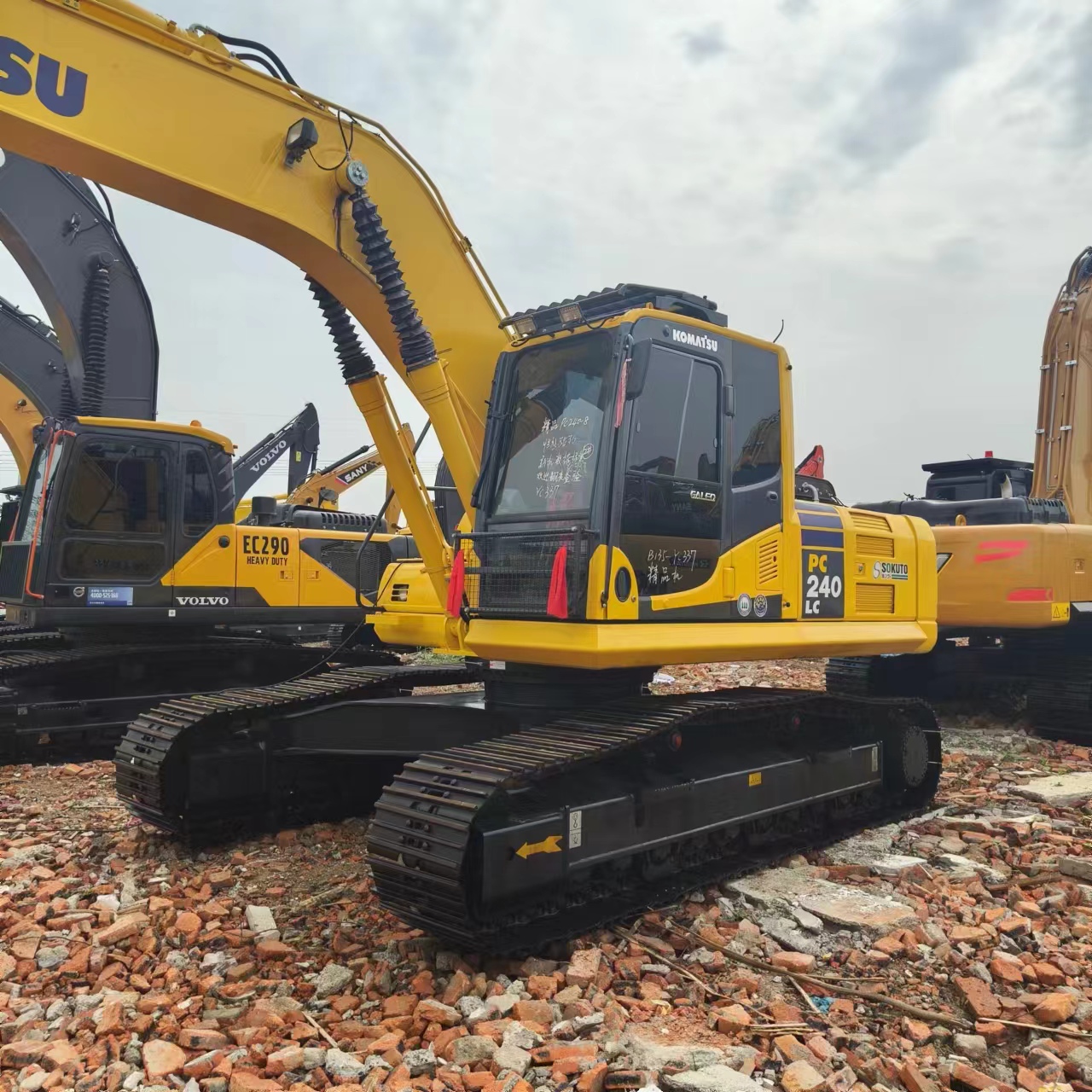 Escavadora de rastos KOMATSU PC240: foto 18