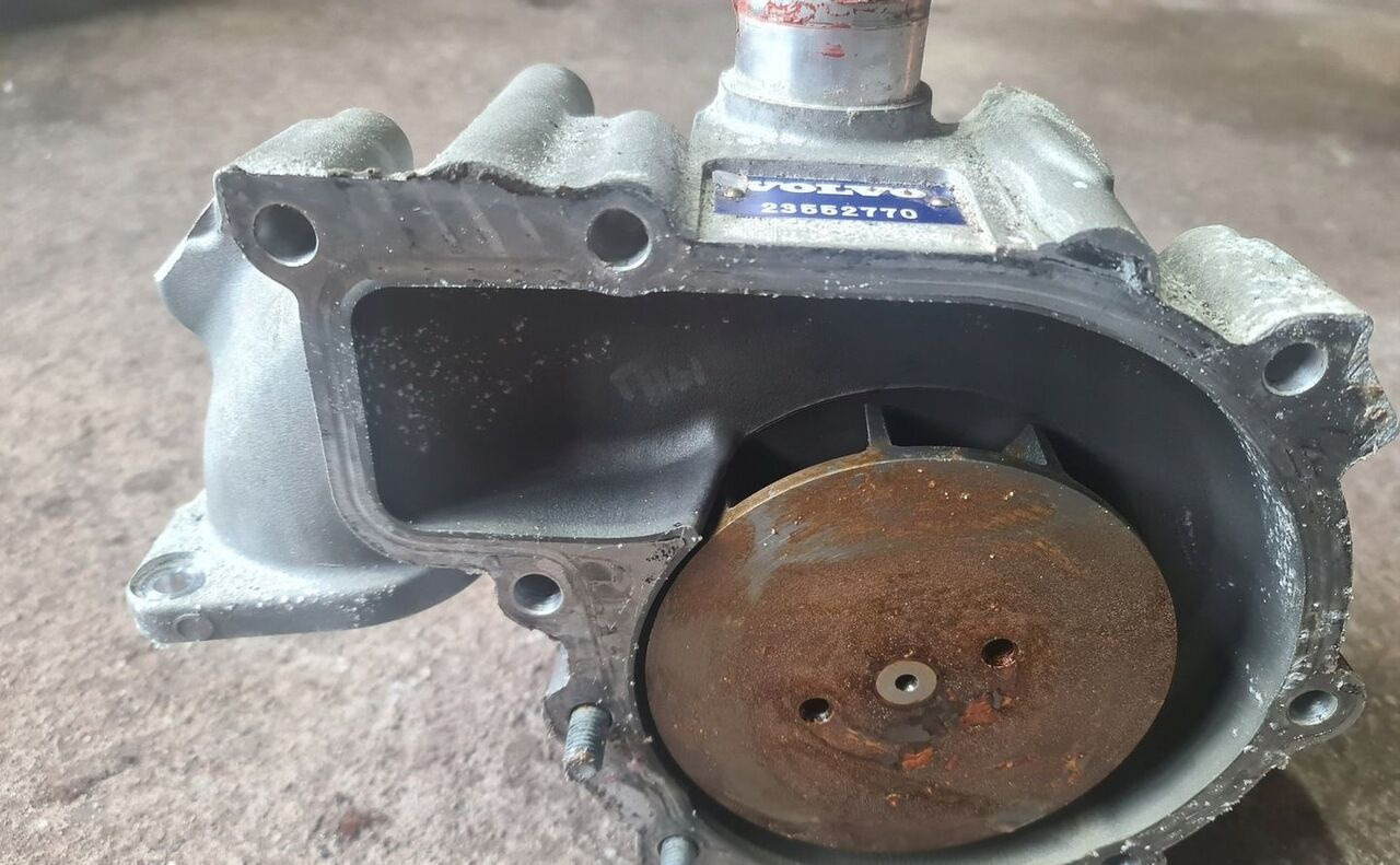 23552770 Volvo FL D8K Renault - Bomba de refrigeração por Camião: foto 2 23552770 Volvo FL D8K Renault - Bomba de refrigeração por Camião: foto 2