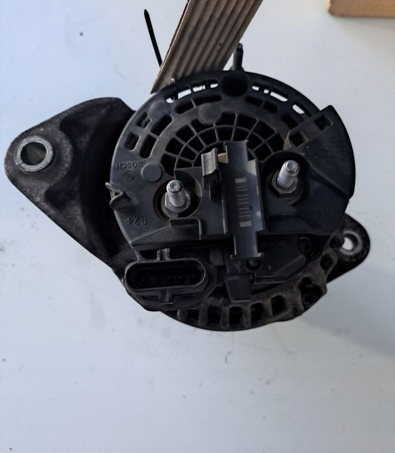 Bosch ALTERNATOR ORYGINAŁ VOLVO FH 4 FM 4 D13K 150A 21257552 - Alternador por Camião: foto 2 Bosch ALTERNATOR ORYGINAŁ VOLVO FH 4 FM 4 D13K 150A 21257552 - Alternador por Camião: foto 2