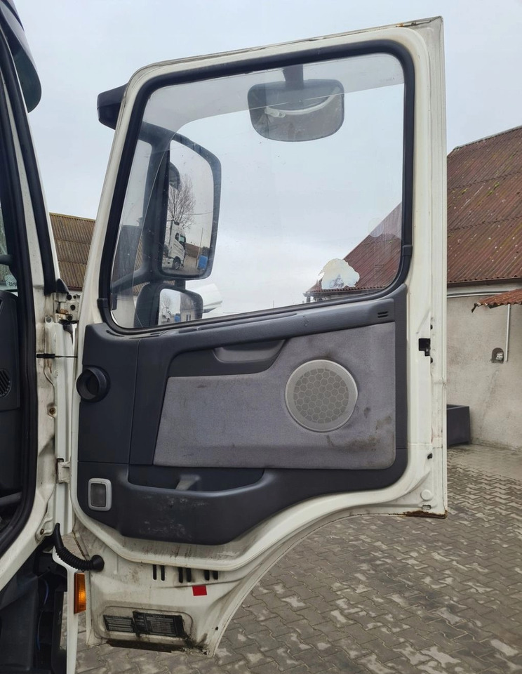 DRZWI KOMPLETNE PRAWE VOLVO FM 9 12 13 - Porta e peças: foto 2 DRZWI KOMPLETNE PRAWE VOLVO FM 9 12 13 - Porta e peças: foto 2