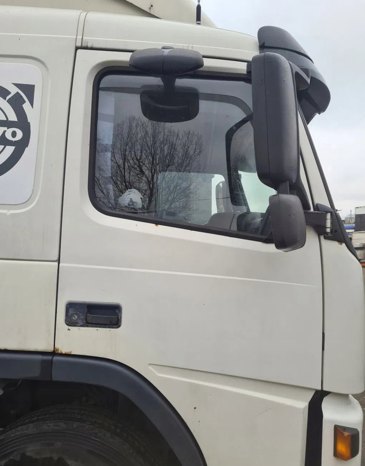 DRZWI KOMPLETNE PRAWE VOLVO FM 9 12 13 - Porta e peças: foto 1 DRZWI KOMPLETNE PRAWE VOLVO FM 9 12 13 - Porta e peças: foto 1