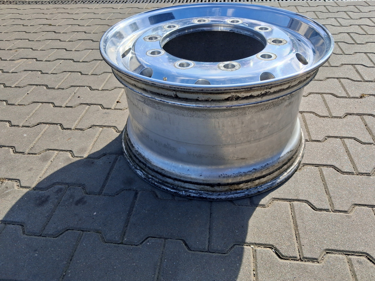 FELGA ALUMINIOWA ALCOA PRZÓD SZEROKA POLEROWANA 22,5 X 11,75 ET 120 TIR - Jante por Camião: foto 3 FELGA ALUMINIOWA ALCOA PRZÓD SZEROKA POLEROWANA 22,5 X 11,75 ET 120 TIR - Jante por Camião: foto 3