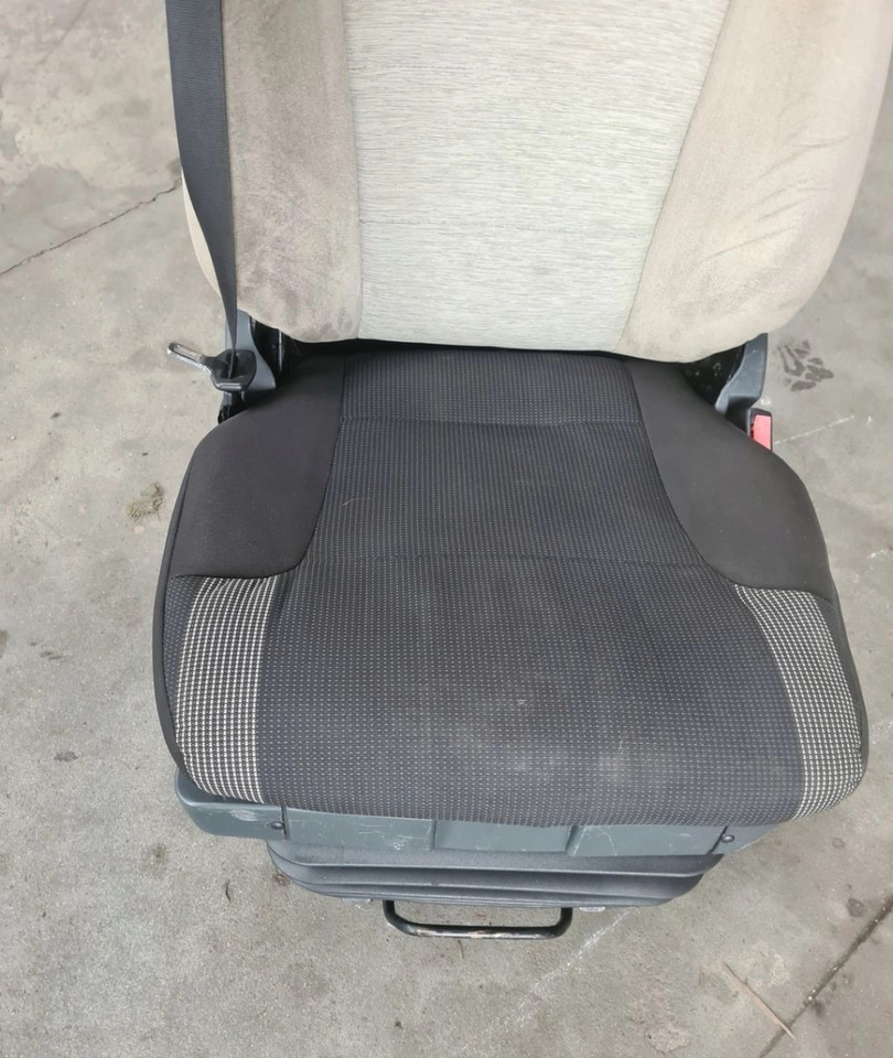 FOTEL PNEUMATYCZNY PRAWY PASAŻERA RENAULT PREMIUM MIDLUM DXI - Banco: foto 4 FOTEL PNEUMATYCZNY PRAWY PASAŻERA RENAULT PREMIUM MIDLUM DXI - Banco: foto 4