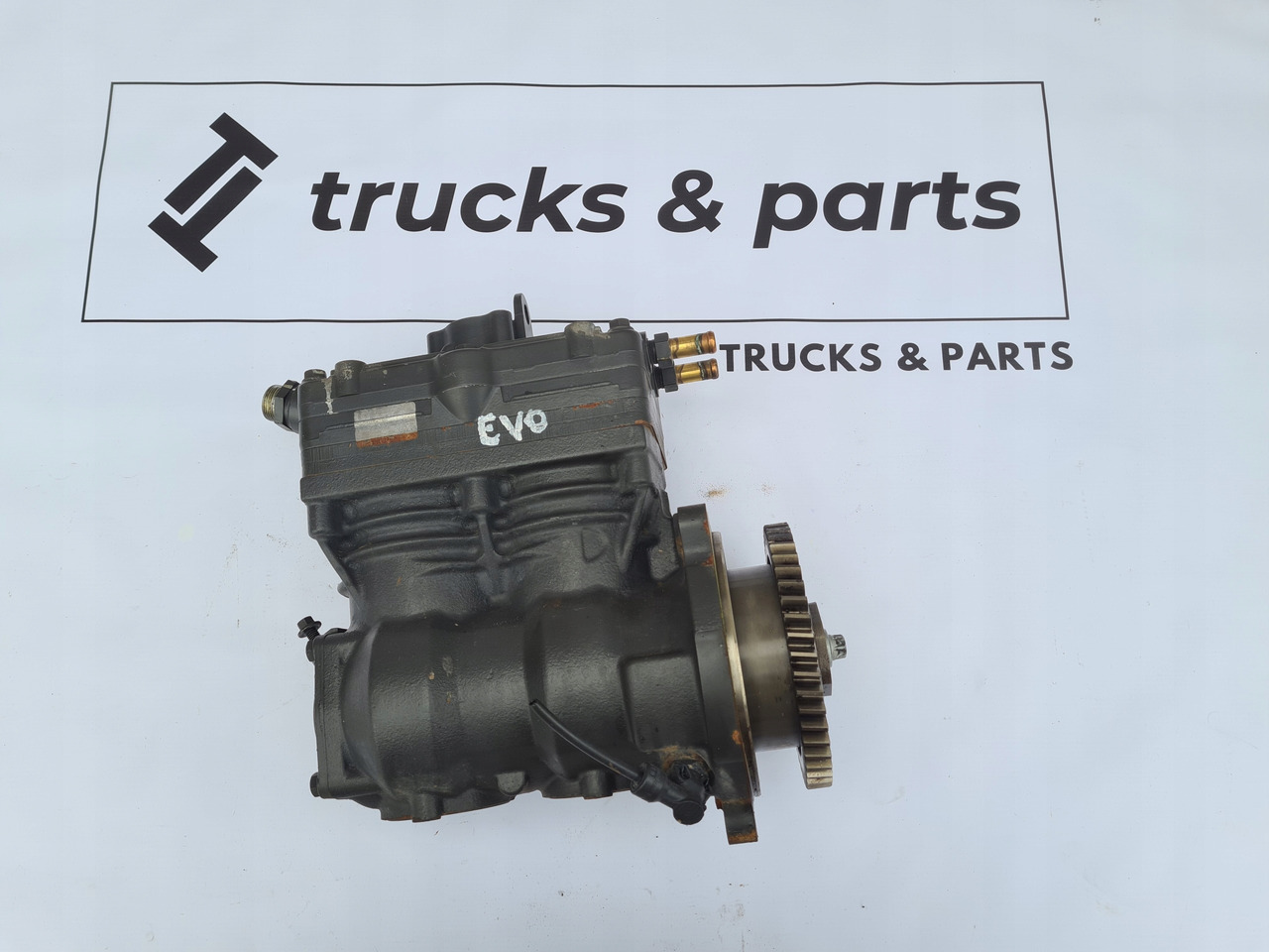 KNORR-BREMSE SPRĘŻARKA KOMPRESOR POWIETRZA RENAULT GAMA T EVO VOLVO FH 5 FM 5 23432716 - Compressor, sistema de ar comprimido por Camião: foto 1 KNORR-BREMSE SPRĘŻARKA KOMPRESOR POWIETRZA RENAULT GAMA T EVO VOLVO FH 5 FM 5 23432716 - Compressor, sistema de ar comprimido por Camião: foto 1