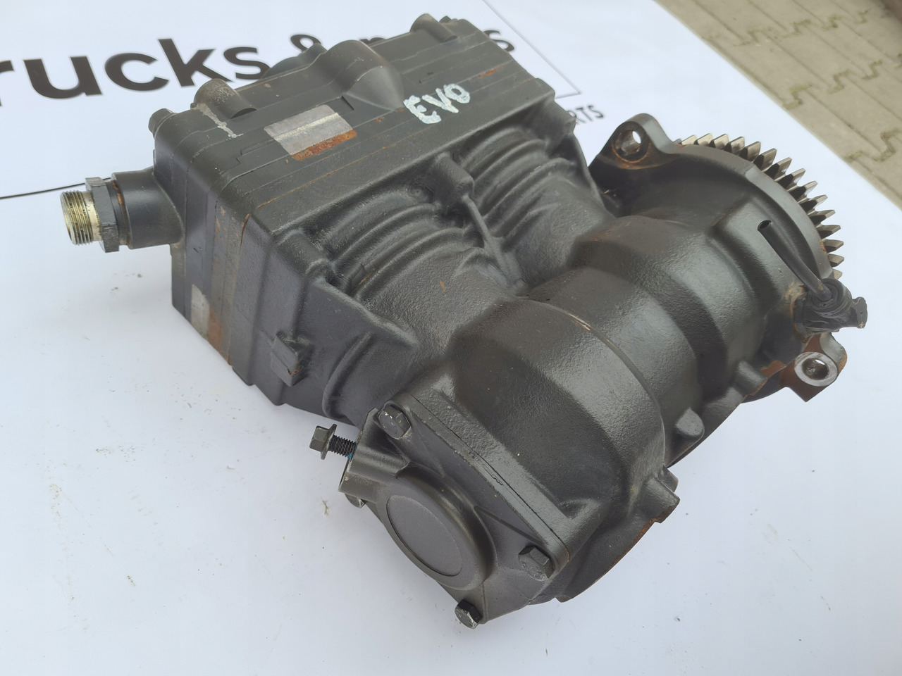 KNORR-BREMSE SPRĘŻARKA KOMPRESOR POWIETRZA RENAULT GAMA T EVO VOLVO FH 5 FM 5 23432716 - Compressor, sistema de ar comprimido por Camião: foto 5 KNORR-BREMSE SPRĘŻARKA KOMPRESOR POWIETRZA RENAULT GAMA T EVO VOLVO FH 5 FM 5 23432716 - Compressor, sistema de ar comprimido por Camião: foto 5