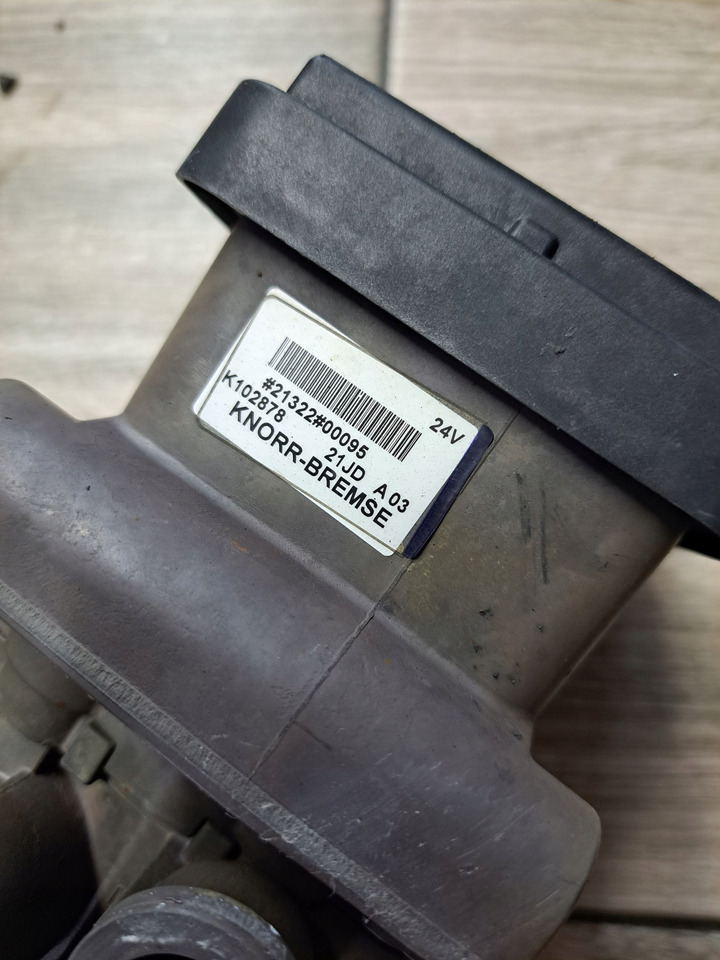 KNORR-BREMSE ZAWÓR PNEUMATYCZNY MODULATOR EBS PRZÓD FORD F-MAX CARGO EURO 6 - Válvula de freio por Camião: foto 3 KNORR-BREMSE ZAWÓR PNEUMATYCZNY MODULATOR EBS PRZÓD FORD F-MAX CARGO EURO 6 - Válvula de freio por Camião: foto 3