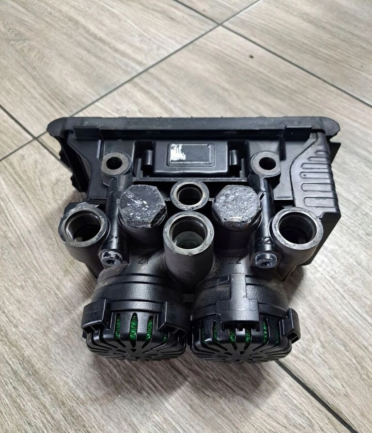 KNORR-BREMSE ZAWÓR PNEUMATYCZNY MODULATOR EBS TYLNY TYŁ FORD F-MAX CARGO EURO 6 - Válvula de freio por Camião: foto 1 KNORR-BREMSE ZAWÓR PNEUMATYCZNY MODULATOR EBS TYLNY TYŁ FORD F-MAX CARGO EURO 6 - Válvula de freio por Camião: foto 1