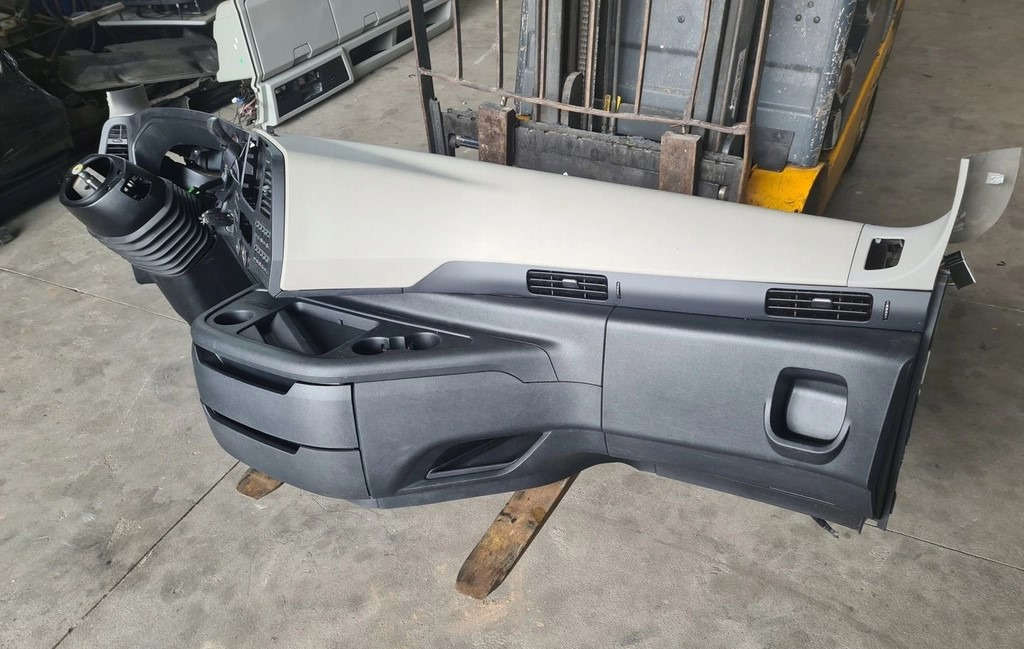 KONSOLA KOMPLETNA KOKPIT DESKA ROZDZIELCZA STELAŻ FORD F-MAX 500 TRUCKS - Painel de instrumentos: foto 3 KONSOLA KOMPLETNA KOKPIT DESKA ROZDZIELCZA STELAŻ FORD F-MAX 500 TRUCKS - Painel de instrumentos: foto 3