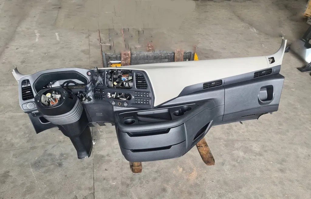 KONSOLA KOMPLETNA KOKPIT DESKA ROZDZIELCZA STELAŻ FORD F-MAX 500 TRUCKS - Painel de instrumentos: foto 1 KONSOLA KOMPLETNA KOKPIT DESKA ROZDZIELCZA STELAŻ FORD F-MAX 500 TRUCKS - Painel de instrumentos: foto 1