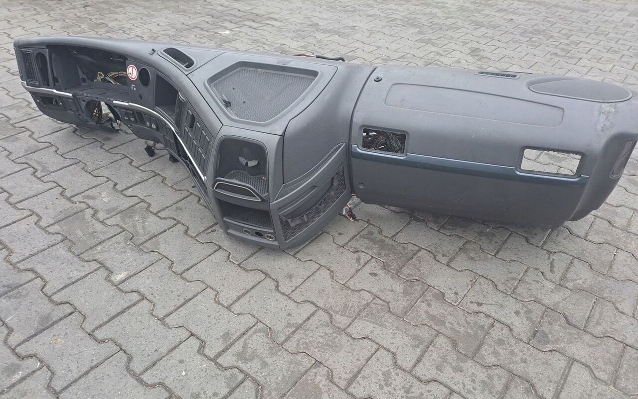 KONSOLA KOMPLETNA KOKPIT DESKA VOLVO FM 9 13 LIFT - Painel de instrumentos por Camião: foto 3 KONSOLA KOMPLETNA KOKPIT DESKA VOLVO FM 9 13 LIFT - Painel de instrumentos por Camião: foto 3