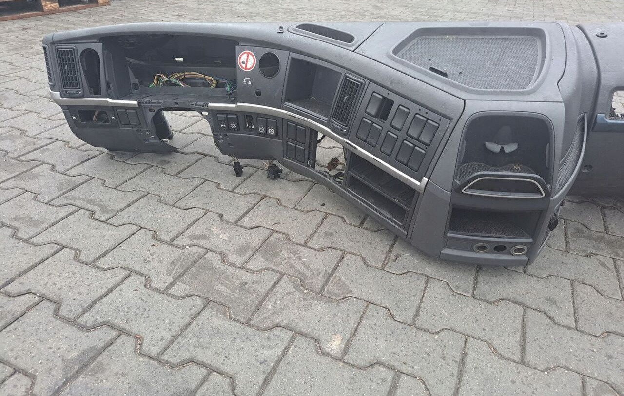 KONSOLA KOMPLETNA KOKPIT DESKA VOLVO FM 9 13 LIFT - Painel de instrumentos por Camião: foto 4 KONSOLA KOMPLETNA KOKPIT DESKA VOLVO FM 9 13 LIFT - Painel de instrumentos por Camião: foto 4