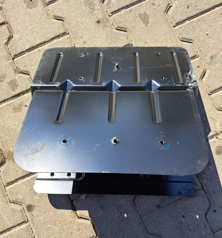 MOCOWANIE PRAWE BŁOTNIKA PODKABINOWEGO NADKOLA FORD F-MAX EURO 6 Ford F-MAX JC46 Ford F-MAX truck - Cabine e interior por Camião: foto 3 MOCOWANIE PRAWE BŁOTNIKA PODKABINOWEGO NADKOLA FORD F-MAX EURO 6 Ford F-MAX JC46 Ford F-MAX truck - Cabine e interior por Camião: foto 3