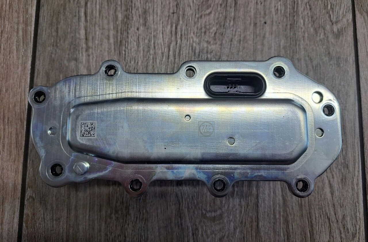 MODUŁ CEWKA BLOK ELEKTRONIKA WYBIERAKA SKRZYNI BIEGÓW ZF TRAXON 0501328597 ZF TRAXON - Transmissão por Camião: foto 2 MODUŁ CEWKA BLOK ELEKTRONIKA WYBIERAKA SKRZYNI BIEGÓW ZF TRAXON 0501328597 ZF TRAXON - Transmissão por Camião: foto 2