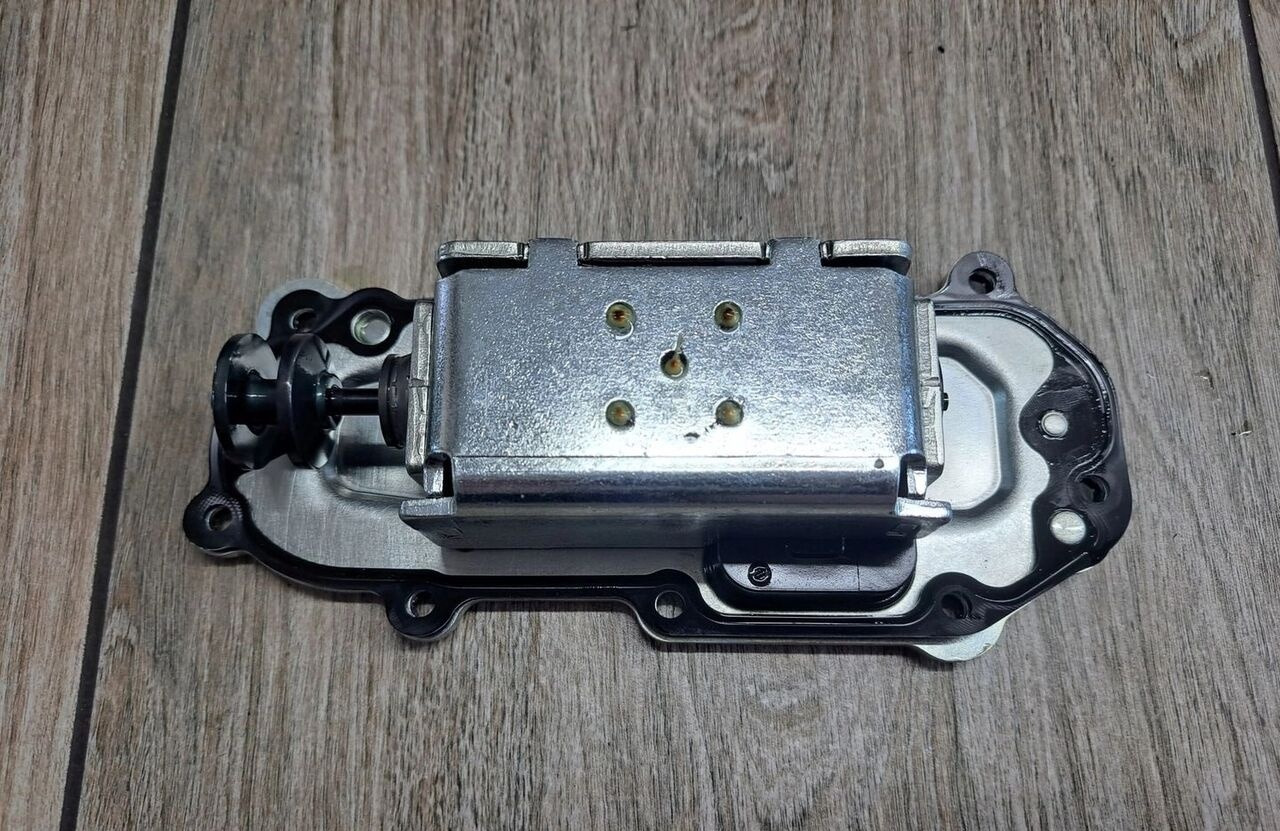 MODUŁ CEWKA BLOK ELEKTRONIKA WYBIERAKA SKRZYNI BIEGÓW ZF TRAXON 0501328597 ZF TRAXON - Transmissão por Camião: foto 1 MODUŁ CEWKA BLOK ELEKTRONIKA WYBIERAKA SKRZYNI BIEGÓW ZF TRAXON 0501328597 ZF TRAXON - Transmissão por Camião: foto 1