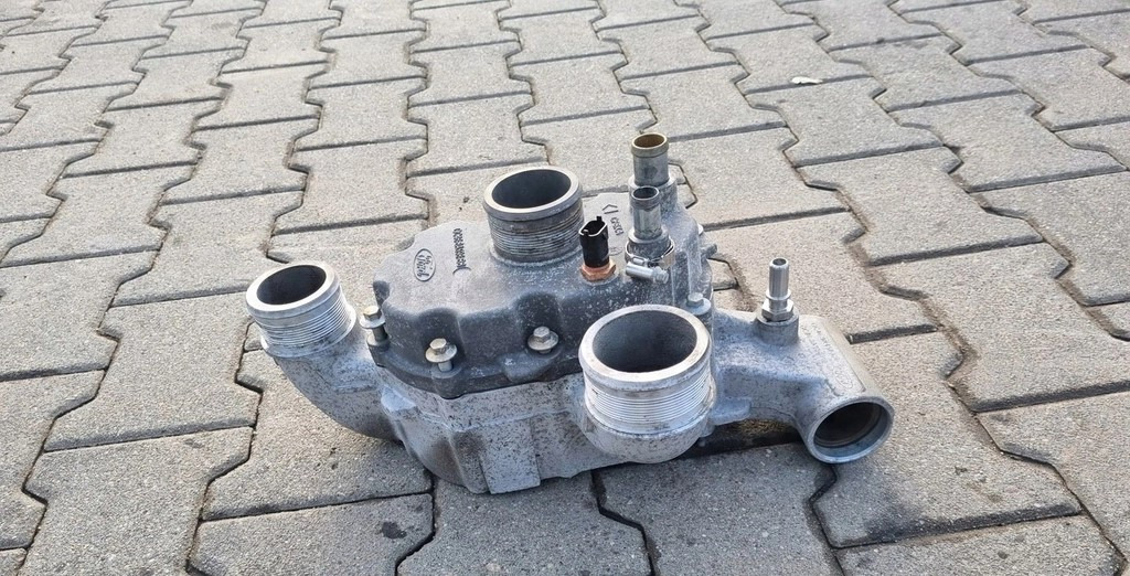 OBUDOWA TERMOSTATU FORD F-MAX 500 TRUCKS GC46 9K457 GC46 8A598 - Sistema de arrefecimento: foto 2 OBUDOWA TERMOSTATU FORD F-MAX 500 TRUCKS GC46 9K457 GC46 8A598 - Sistema de arrefecimento: foto 2