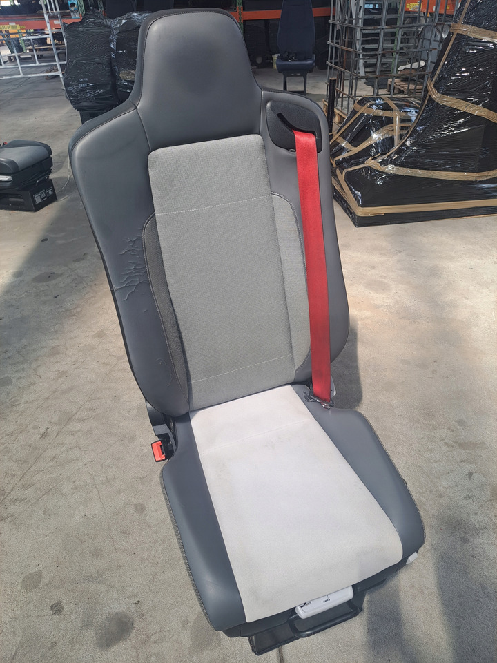 RENAULT FOTEL SIEDZENIE KIEROWCY RENAULT RANGE GAMA T C K - Banco por Camião: foto 1 RENAULT FOTEL SIEDZENIE KIEROWCY RENAULT RANGE GAMA T C K - Banco por Camião: foto 1