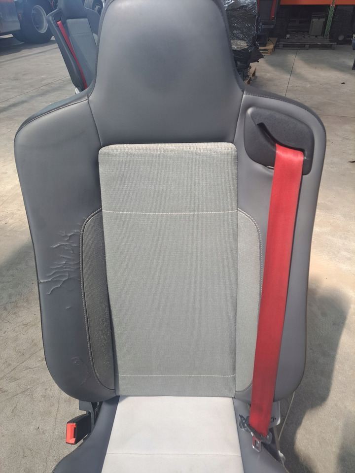 RENAULT FOTEL SIEDZENIE KIEROWCY RENAULT RANGE GAMA T C K - Banco por Camião: foto 3 RENAULT FOTEL SIEDZENIE KIEROWCY RENAULT RANGE GAMA T C K - Banco por Camião: foto 3