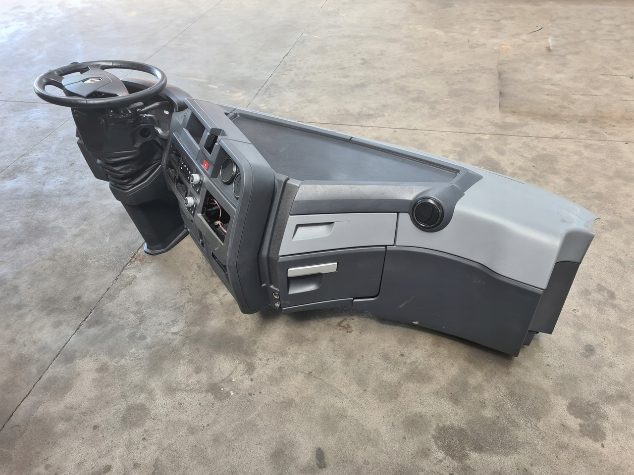 RENAULT KONSOLA KOMPLETNA KOKPIT DESKA ROZDZIELCZA PRZEKŁADKA ANGLIKA RENAULT GAMA T RANGE - Painel de instrumentos por Camião: foto 2 RENAULT KONSOLA KOMPLETNA KOKPIT DESKA ROZDZIELCZA PRZEKŁADKA ANGLIKA RENAULT GAMA T RANGE - Painel de instrumentos por Camião: foto 2