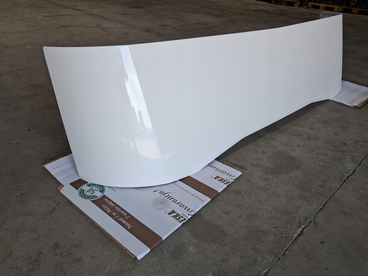 RENAULT MASKA ATRAPA PRZÓD KABINY ORYGINAŁ RENAULT GAMA T EURO 6 - Carroceria e exterior por Camião: foto 2 RENAULT MASKA ATRAPA PRZÓD KABINY ORYGINAŁ RENAULT GAMA T EURO 6 - Carroceria e exterior por Camião: foto 2