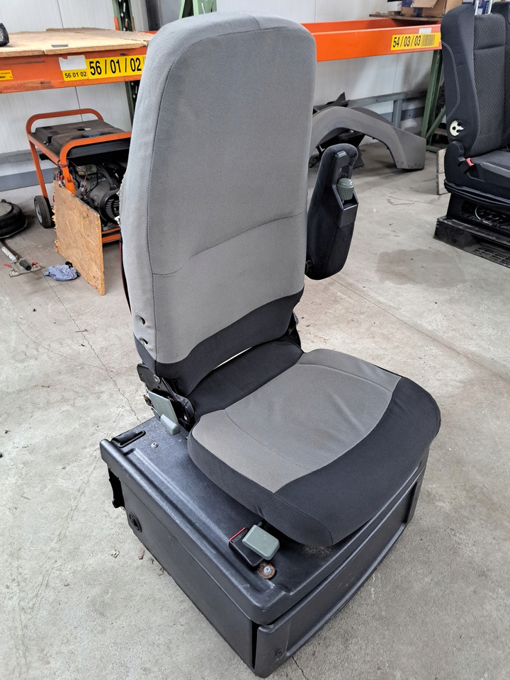 Renault FOTEL OBRACANY SIEDZENIE PASAŻERA RENAULT MAGNUM DXI LIFT VEGA S - Banco por Camião: foto 1 Renault FOTEL OBRACANY SIEDZENIE PASAŻERA RENAULT MAGNUM DXI LIFT VEGA S - Banco por Camião: foto 1