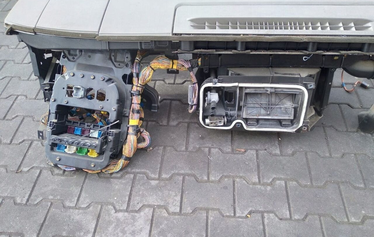 Renault PRZEKŁADKA ANGLIKA LANDER KERAX MIDLUM - Painel de instrumentos por Camião: foto 5 Renault PRZEKŁADKA ANGLIKA LANDER KERAX MIDLUM - Painel de instrumentos por Camião: foto 5