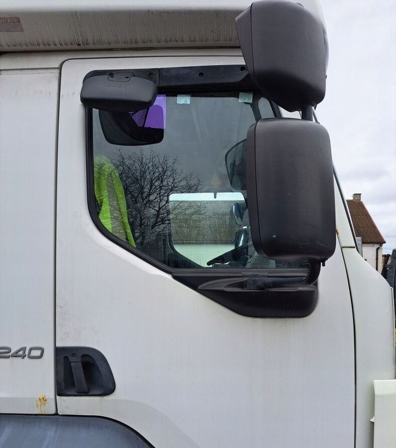 Renault Volvo FE FL - Porta e peças por Camião: foto 1 Renault Volvo FE FL - Porta e peças por Camião: foto 1