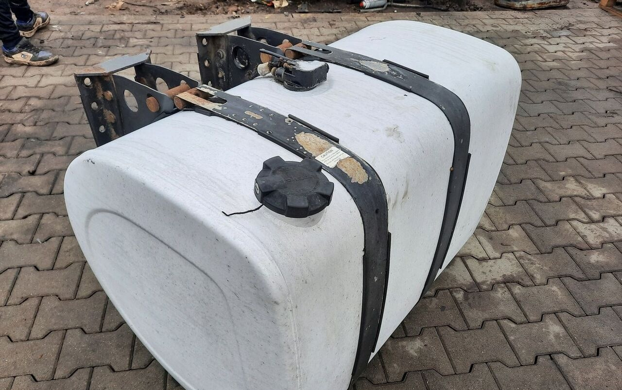 Renault ZBIORNIK PALIWA RENAULT GAMA RANGE T 100/70/70 20503505 - Tanque de combustível por Camião: foto 5 Renault ZBIORNIK PALIWA RENAULT GAMA RANGE T 100/70/70 20503505 - Tanque de combustível por Camião: foto 5