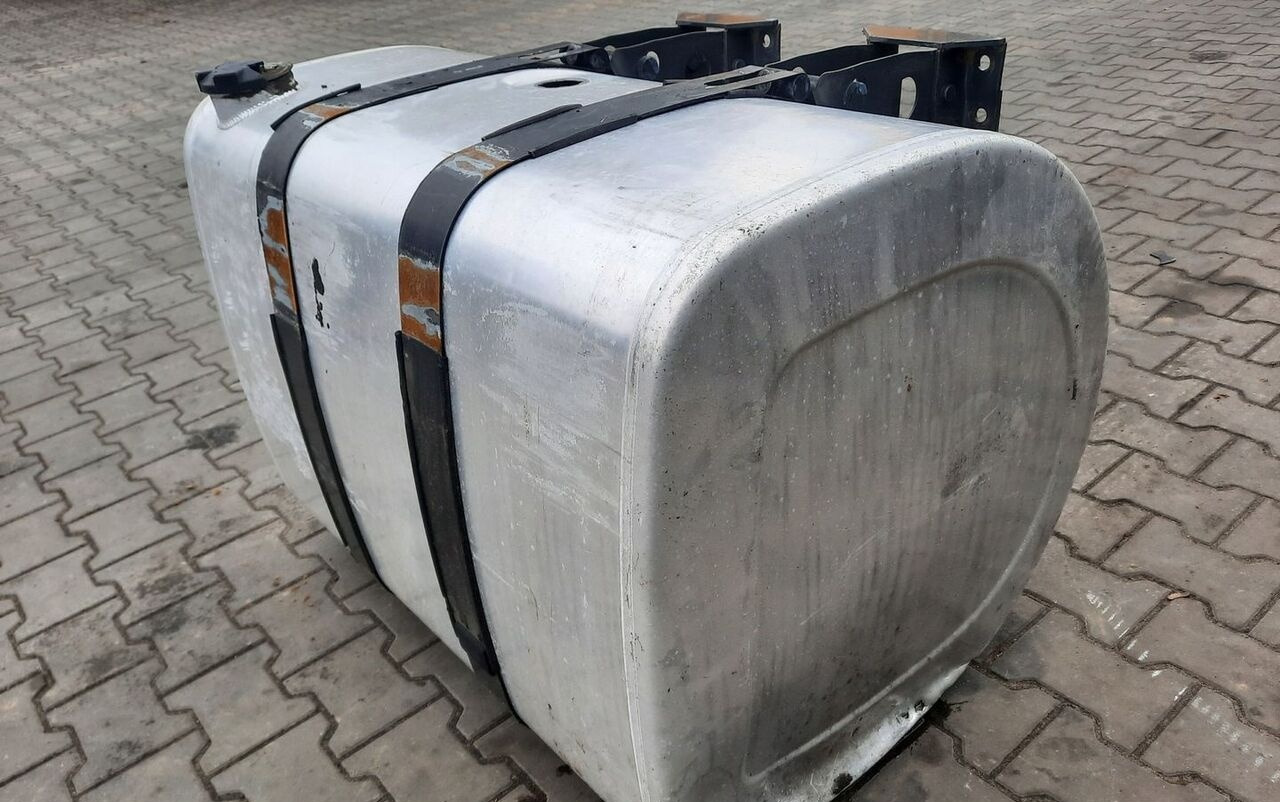Renault ZBIORNIK PALIWA RENAULT GAMA T RANGE 100/70/70 21655306 - Tanque de combustível por Camião: foto 4 Renault ZBIORNIK PALIWA RENAULT GAMA T RANGE 100/70/70 21655306 - Tanque de combustível por Camião: foto 4