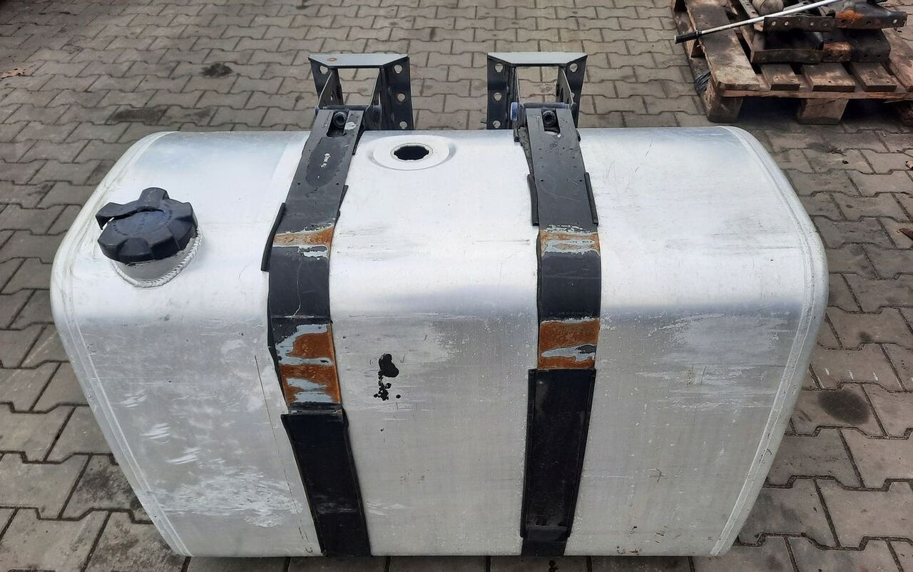 Renault ZBIORNIK PALIWA RENAULT GAMA T RANGE 100/70/70 21655306 - Tanque de combustível por Camião: foto 2 Renault ZBIORNIK PALIWA RENAULT GAMA T RANGE 100/70/70 21655306 - Tanque de combustível por Camião: foto 2