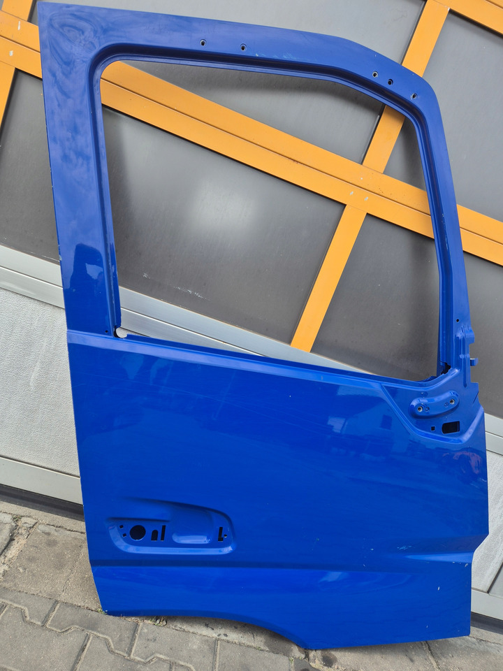 VOLVO DRZWI GOŁE PRAWE VOLVO FM 5 FMX 5 - Porta e peças por Camião: foto 2 VOLVO DRZWI GOŁE PRAWE VOLVO FM 5 FMX 5 - Porta e peças por Camião: foto 2