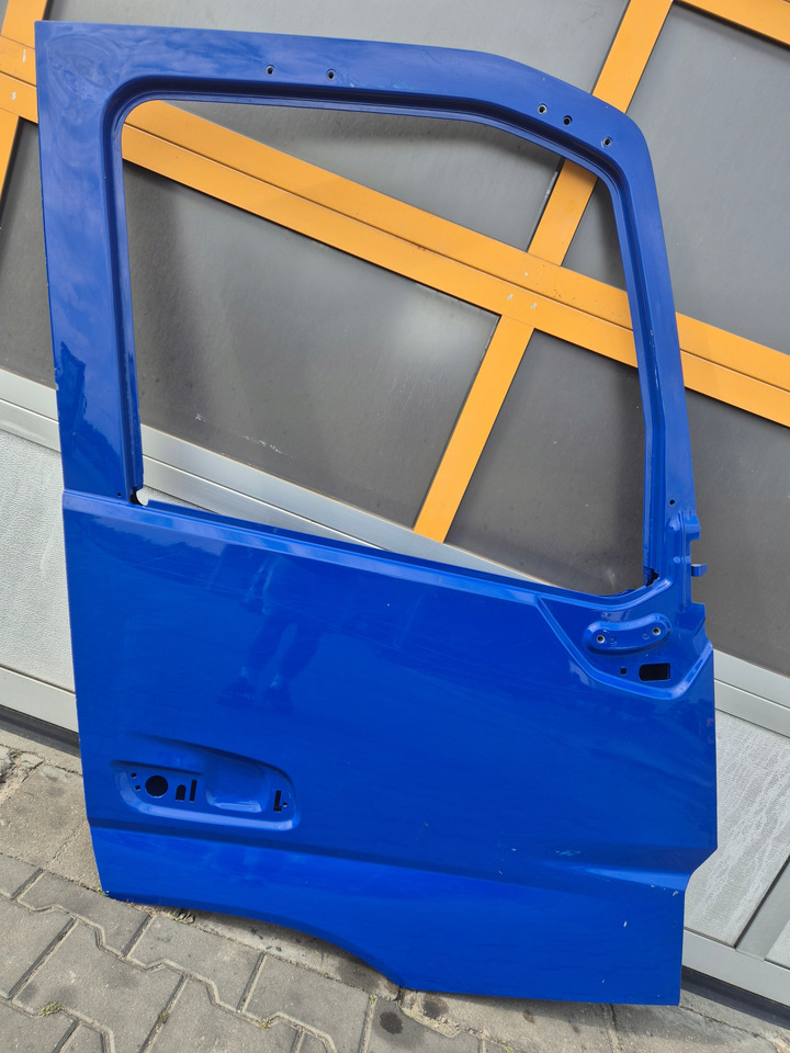 VOLVO DRZWI GOŁE PRAWE VOLVO FM 5 FMX 5 - Porta e peças por Camião: foto 1 VOLVO DRZWI GOŁE PRAWE VOLVO FM 5 FMX 5 - Porta e peças por Camião: foto 1