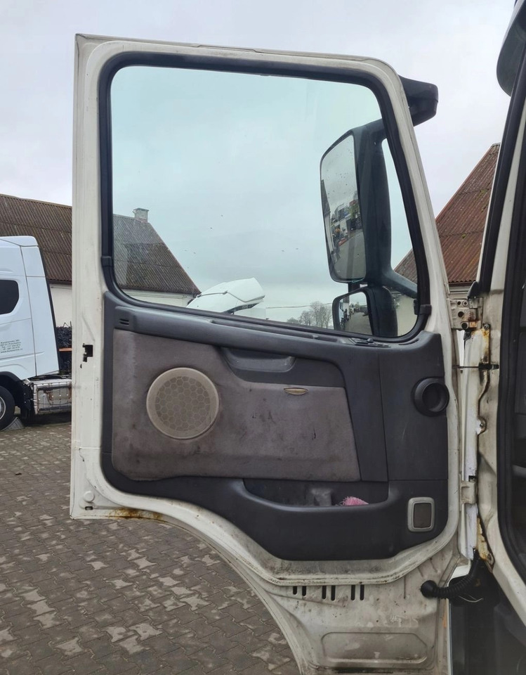 VOLVO DRZWI KOMPLETNE LEWE VOLVO FM 9 12 13 - Porta e peças: foto 2 VOLVO DRZWI KOMPLETNE LEWE VOLVO FM 9 12 13 - Porta e peças: foto 2