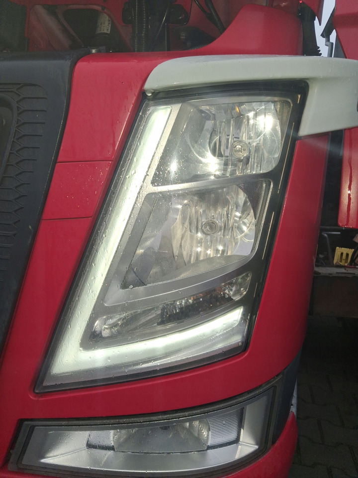 VOLVO REFLEKTOR LAMPA OKULAR LEWY KOMPLETNY VOLVO FM 4 - Farol dianteira por Camião: foto 5 VOLVO REFLEKTOR LAMPA OKULAR LEWY KOMPLETNY VOLVO FM 4 - Farol dianteira por Camião: foto 5