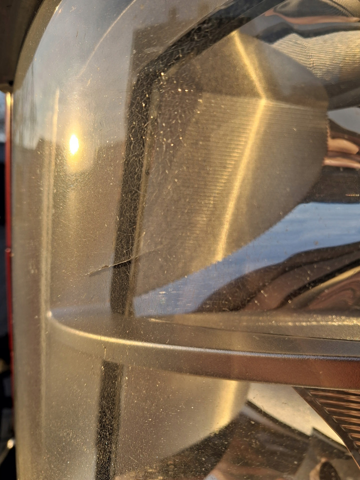 VOLVO REFLEKTOR LAMPA OKULAR LEWY KOMPLETNY VOLVO FM 4 - Farol dianteira por Camião: foto 3 VOLVO REFLEKTOR LAMPA OKULAR LEWY KOMPLETNY VOLVO FM 4 - Farol dianteira por Camião: foto 3