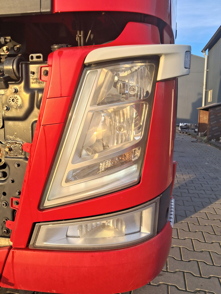 VOLVO REFLEKTOR LAMPA OKULAR LEWY KOMPLETNY VOLVO FM 4 - Farol dianteira por Camião: foto 1 VOLVO REFLEKTOR LAMPA OKULAR LEWY KOMPLETNY VOLVO FM 4 - Farol dianteira por Camião: foto 1