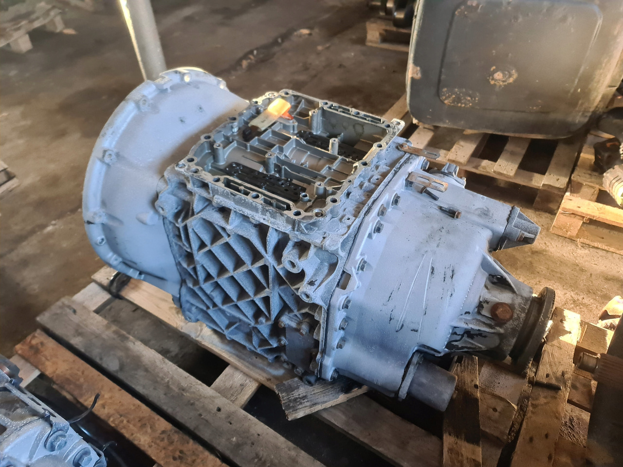 VOLVO SKRZYNIA BIEGÓW RENAULT DXI VOLVO FH FM VT2412B - Caixa de velocidade por Camião: foto 2 VOLVO SKRZYNIA BIEGÓW RENAULT DXI VOLVO FH FM VT2412B - Caixa de velocidade por Camião: foto 2