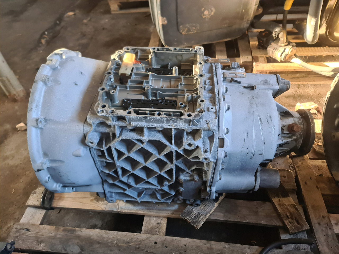 VOLVO SKRZYNIA BIEGÓW RENAULT DXI VOLVO FH FM VT2412B - Caixa de velocidade por Camião: foto 1 VOLVO SKRZYNIA BIEGÓW RENAULT DXI VOLVO FH FM VT2412B - Caixa de velocidade por Camião: foto 1