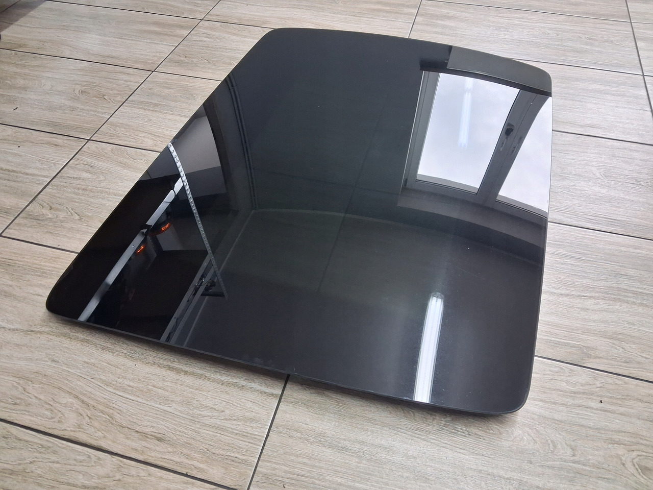 VOLVO SZYBERDACH SZKLANY SZKŁO SZYBERDACHU VOLVO FH 4 - Cabine e interior por Camião: foto 3 VOLVO SZYBERDACH SZKLANY SZKŁO SZYBERDACHU VOLVO FH 4 - Cabine e interior por Camião: foto 3