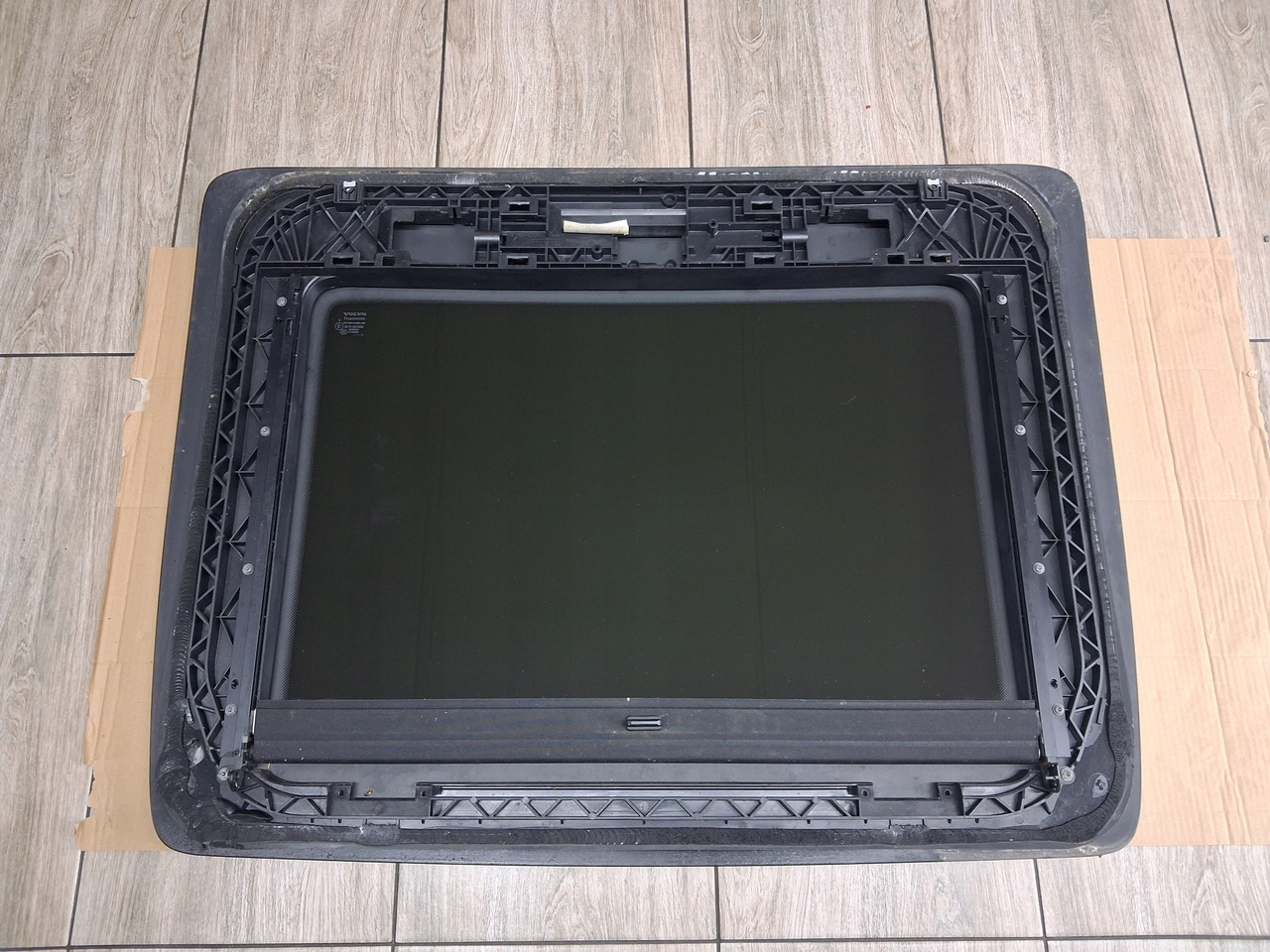 VOLVO SZYBERDACH SZKLANY SZKŁO SZYBERDACHU VOLVO FH 4 - Cabine e interior por Camião: foto 4 VOLVO SZYBERDACH SZKLANY SZKŁO SZYBERDACHU VOLVO FH 4 - Cabine e interior por Camião: foto 4