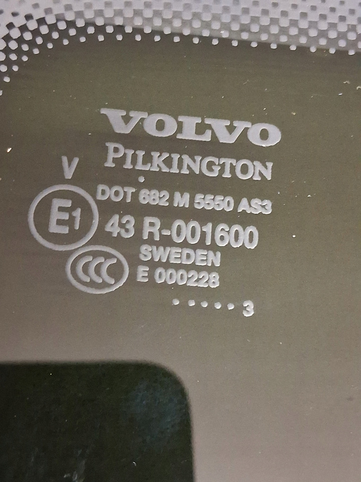 VOLVO SZYBERDACH SZKLANY SZKŁO SZYBERDACHU VOLVO FH 4 - Cabine e interior por Camião: foto 5 VOLVO SZYBERDACH SZKLANY SZKŁO SZYBERDACHU VOLVO FH 4 - Cabine e interior por Camião: foto 5