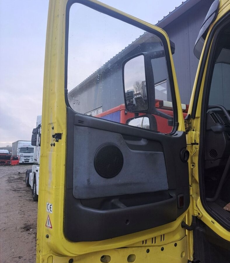 Volvo FH 12 13 - Porta e peças por Camião: foto 1 Volvo FH 12 13 - Porta e peças por Camião: foto 1